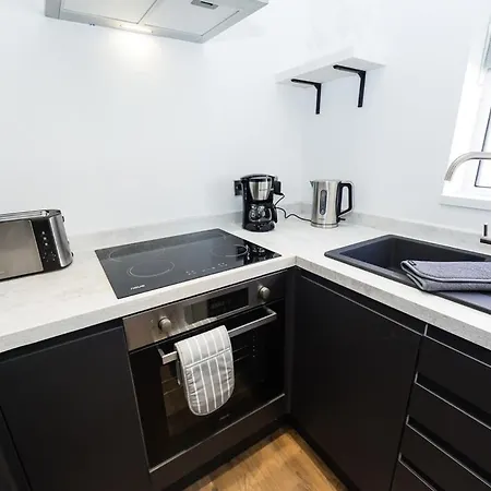 Coastline - Heart Of 1 & 2 Bed New Apartments, Ideal For Contractors And Holidayers