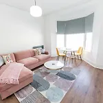 דירה Coastline - Heart Of 1 & 2 Bed Apartments, Ideal For Contractors And Holidayers