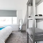 Coastline - Heart Of 1 & 2 Bed Apartments, Ideal For Contractors And Holidayers דירה רדקאר