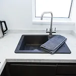 Coastline - Heart Of 1 & 2 Bed Apartments, Ideal For Contractors And Holidayers * 레드카