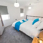 Coastline - Heart Of 1 & 2 Bed Apartments, Ideal For Contractors And Holidayers * 레드카