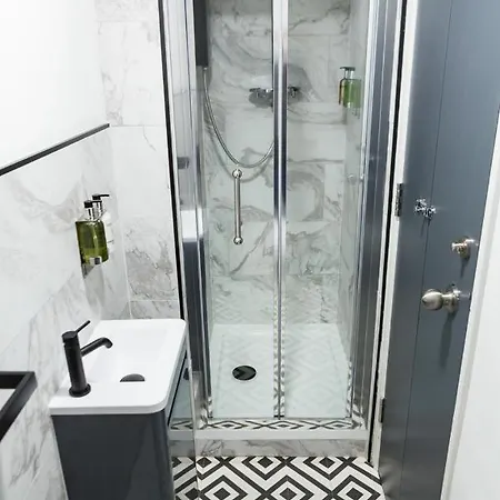 Coastline - Heart Of 1 & 2 Bed New Apartments, Ideal For Contractors And Holidayers