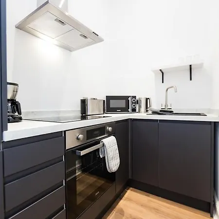 Coastline - Heart Of 1 & 2 Bed New Apartments, Ideal For Contractors And Holidayers *