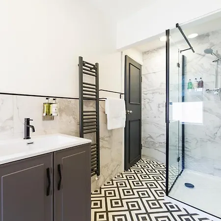 Coastline - Heart Of 1 & 2 Bed New Apartments, Ideal For Contractors And Holidayers *